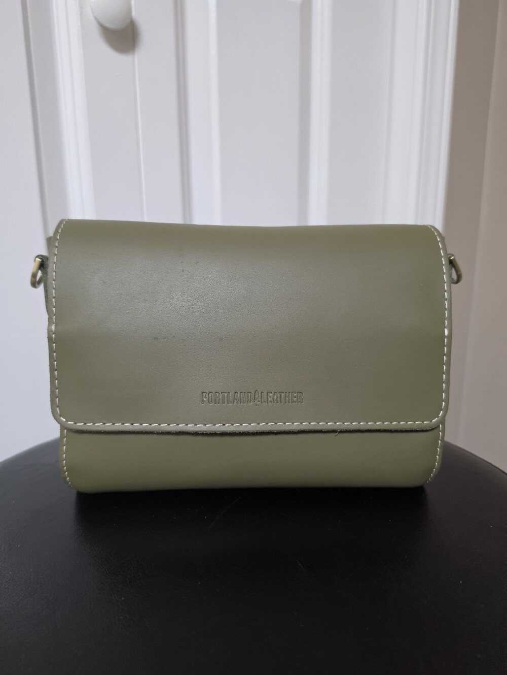 New Portland Leather Medium Metro Crossbody/Color: Moss